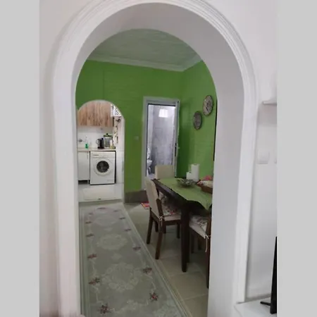 Bosphorus Botanical House, Garden Floor House.. * Estambul